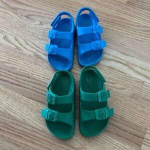 Bundle Gap toddler sandals size 7-8